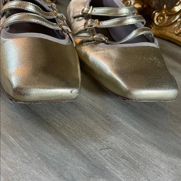 Mansur Gavriel Designer Shoes. Gold . Excellent used condition . Size 37 1/2 - Picture 8 of 8